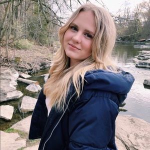 Meet your Posher, Emily